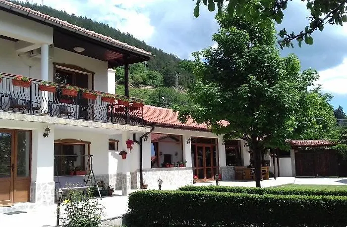 Къща за гости марияна *